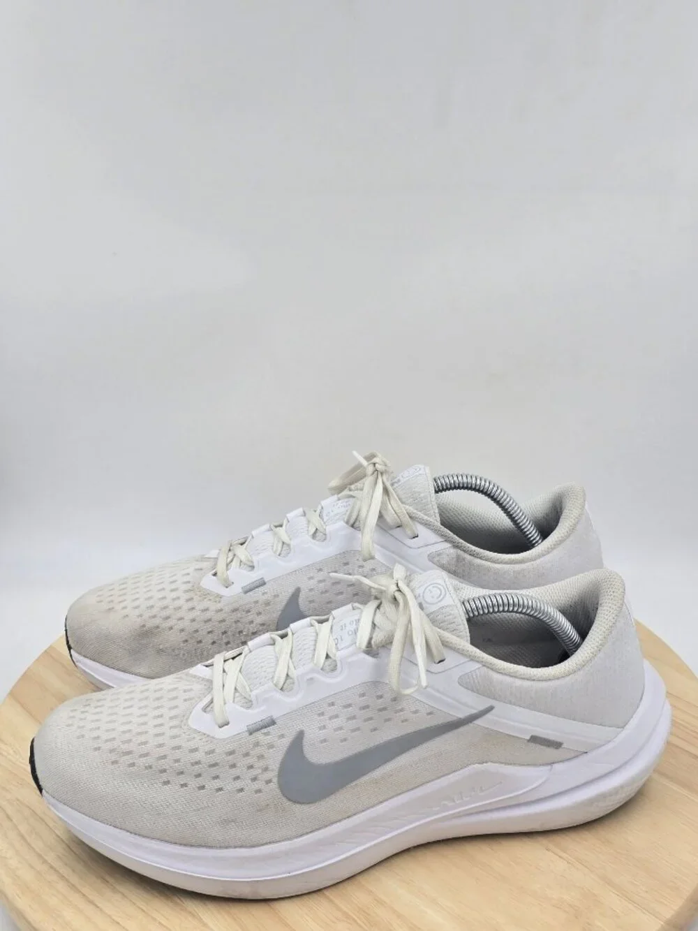 Nike Winflo 10 Road Running Shoes White Wolf Grey DV4022-102 Mens sz 9.5